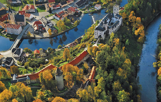 Kniha “VLTAVA - Libor Svacek" - vydani 1., rok 2011 Photographer: Libor Svacek; box@fotosvacek.cz; Mobile: +420 602428001; 