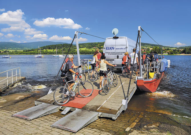 Kniha “VLTAVA - Libor Svacek" - vydani 1., rok 2011 Photographer: Libor Svacek; box@fotosvacek.cz; Mobile: +420 602428001; 