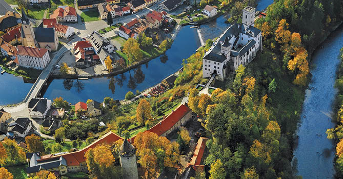 Kniha “VLTAVA - Libor Svacek" - vydani 1., rok 2011 Photographer: Libor Svacek; box@fotosvacek.cz; Mobile: +420 602428001; 