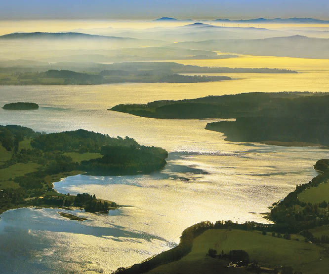 Kniha “ ESK REPUBLIKA LETECK  - Libor Sv  ek" - vyd n  1., rok 2014 Photographer: Libor Svacek; box@fotosvacek.cz; Mobile: +420 602428001; 